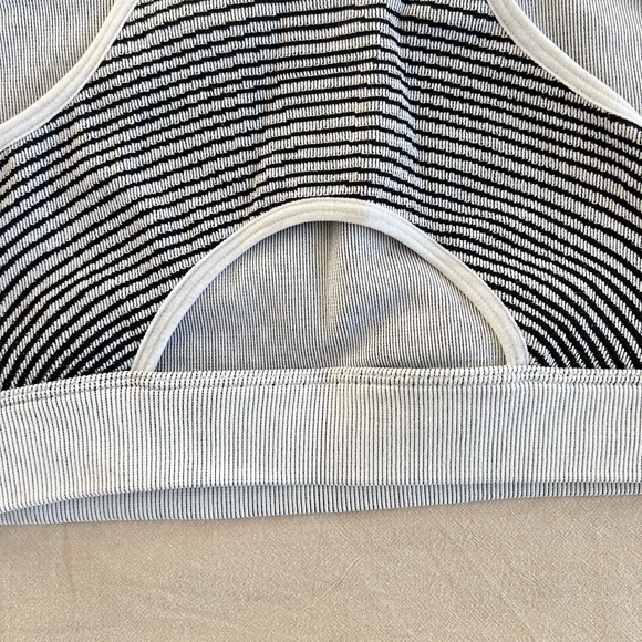 Fabletics Star Sports Bra in grey/black (size S) - Picture 6 of 7